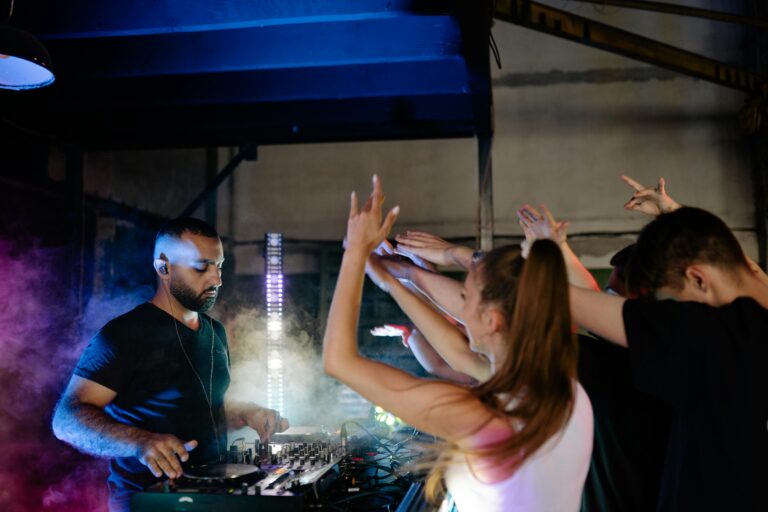 🎶 What’s Hot Right Now? The Tracks Everyone’s Streaming